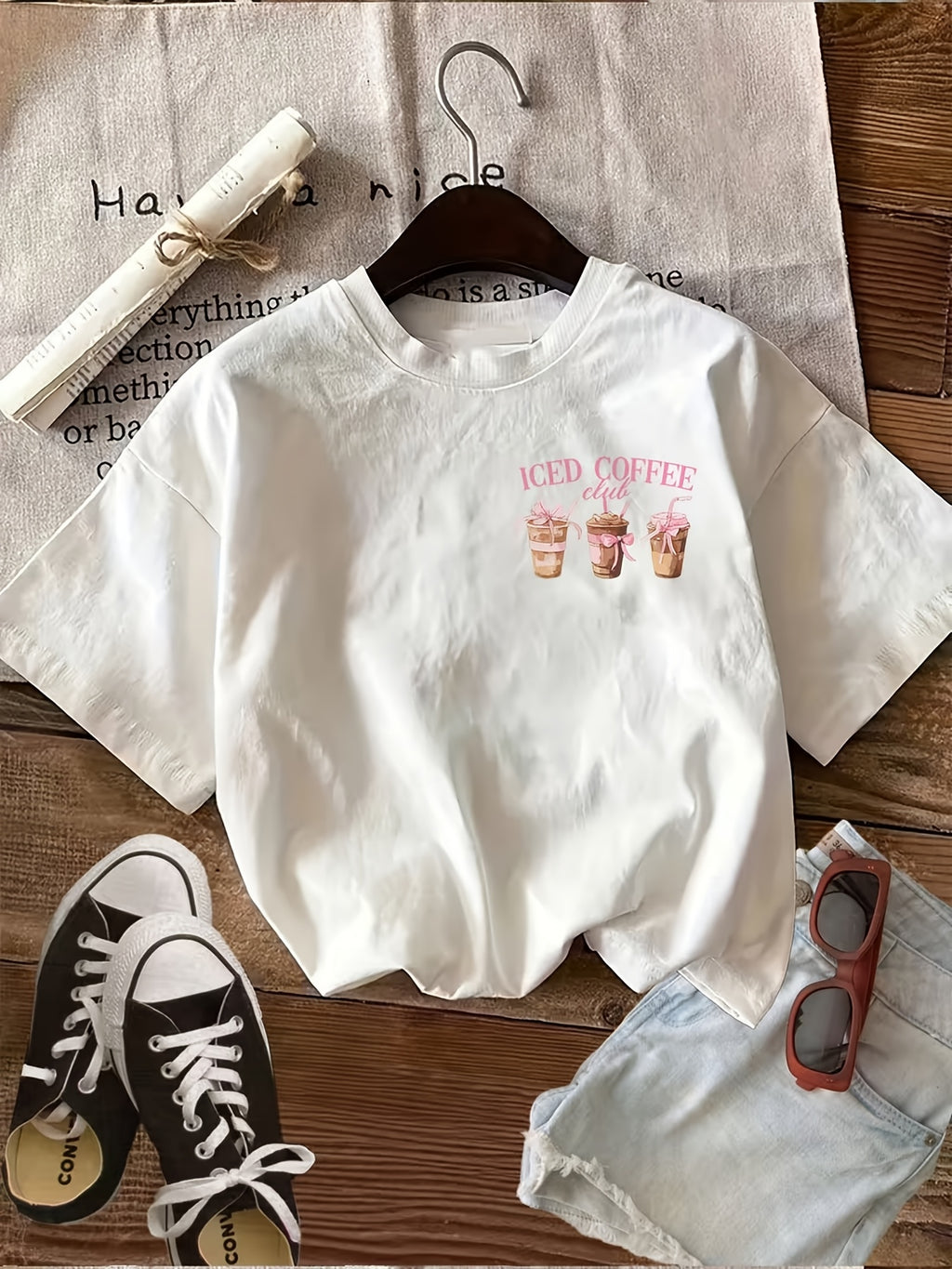 T-shirt grande taille, col rond, manches courtes, esprit décontracté, vue de profil