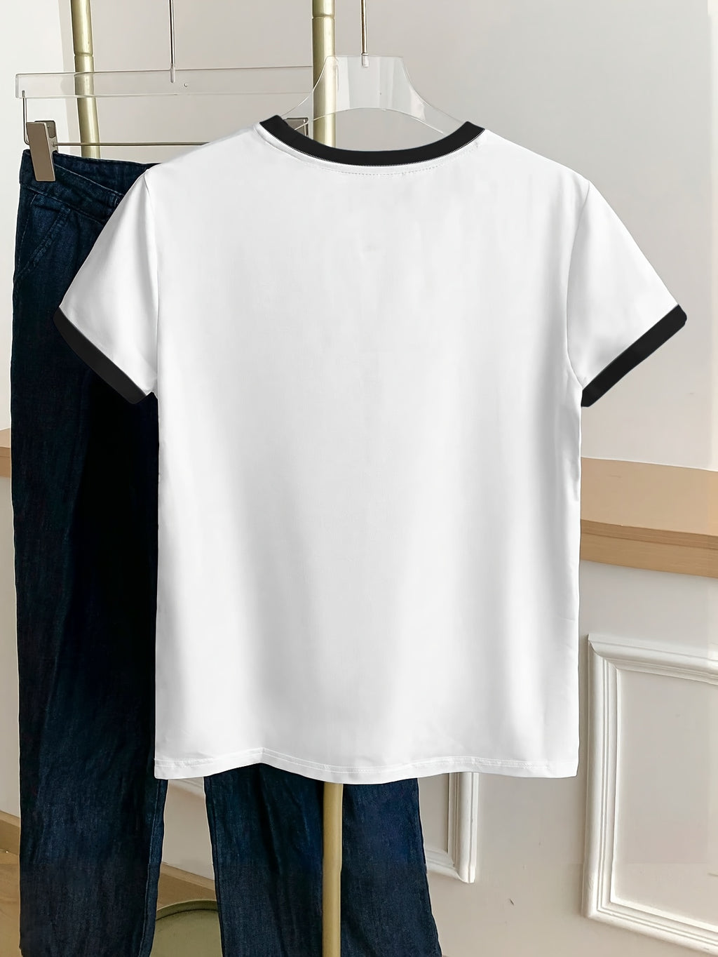 T-shirt grande taille, col rond, manches courtes, esprit décontracté, vu de dos