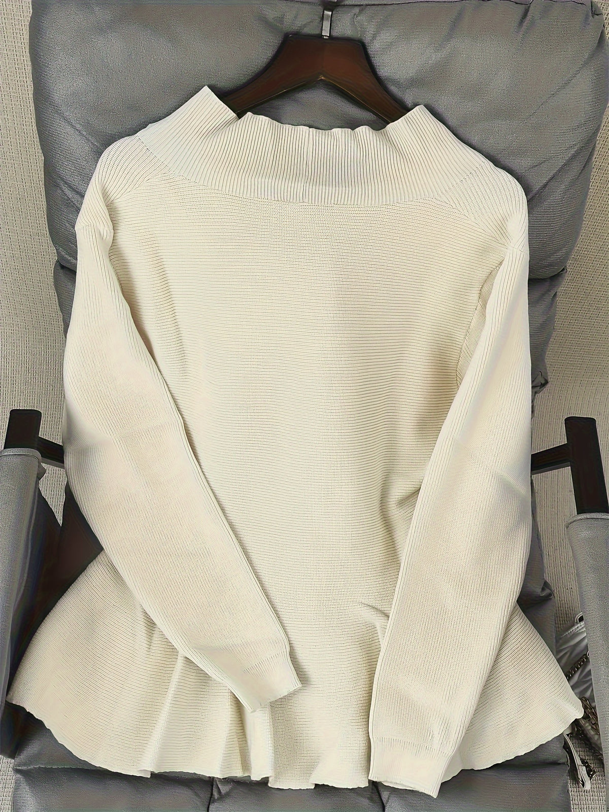 Cardigan grande taille, coupe ample, col V, tombé fluide, porté de face