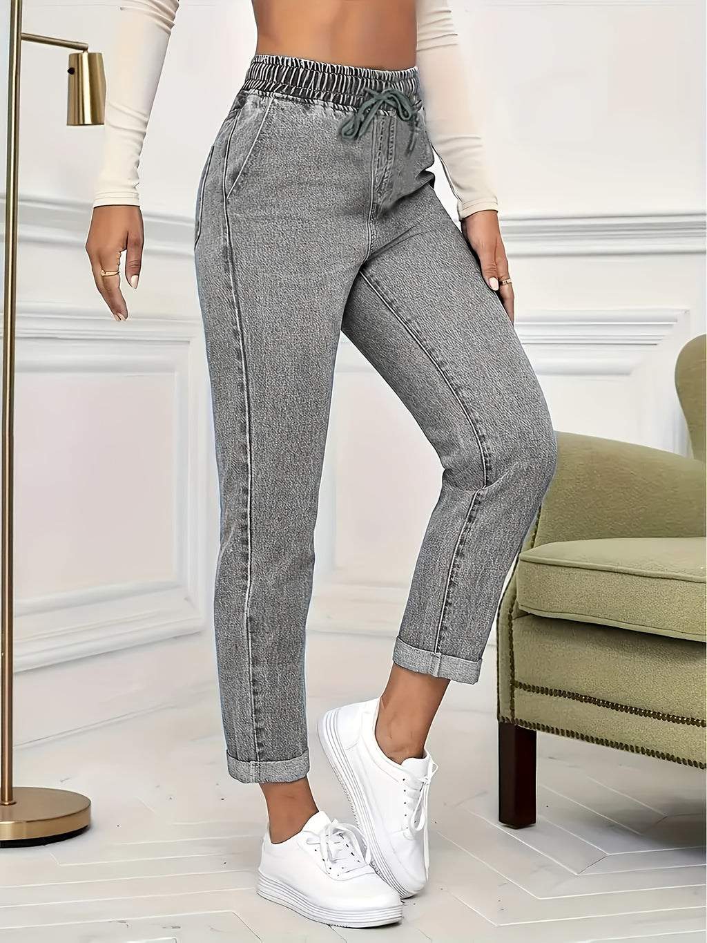 Jean grande taille, coupe droite, tenue franche, cordon de serrage — composition : 70% Coton, 28% Polyester, 2% Élasthanne