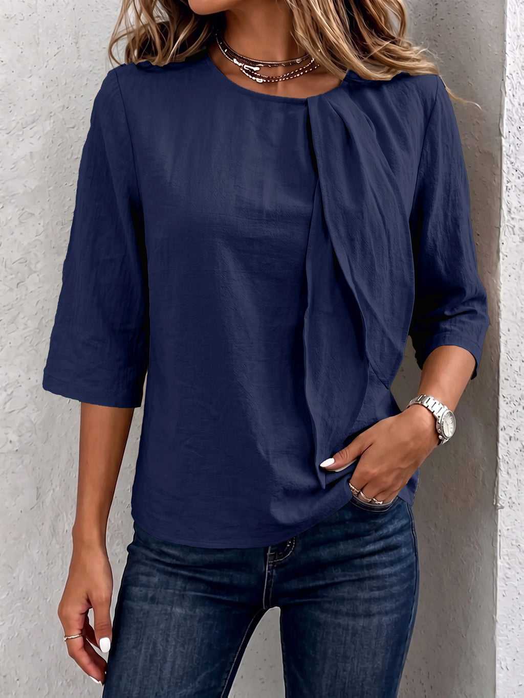Top grande taille, coupe oversize, toucher naturel, gros plan