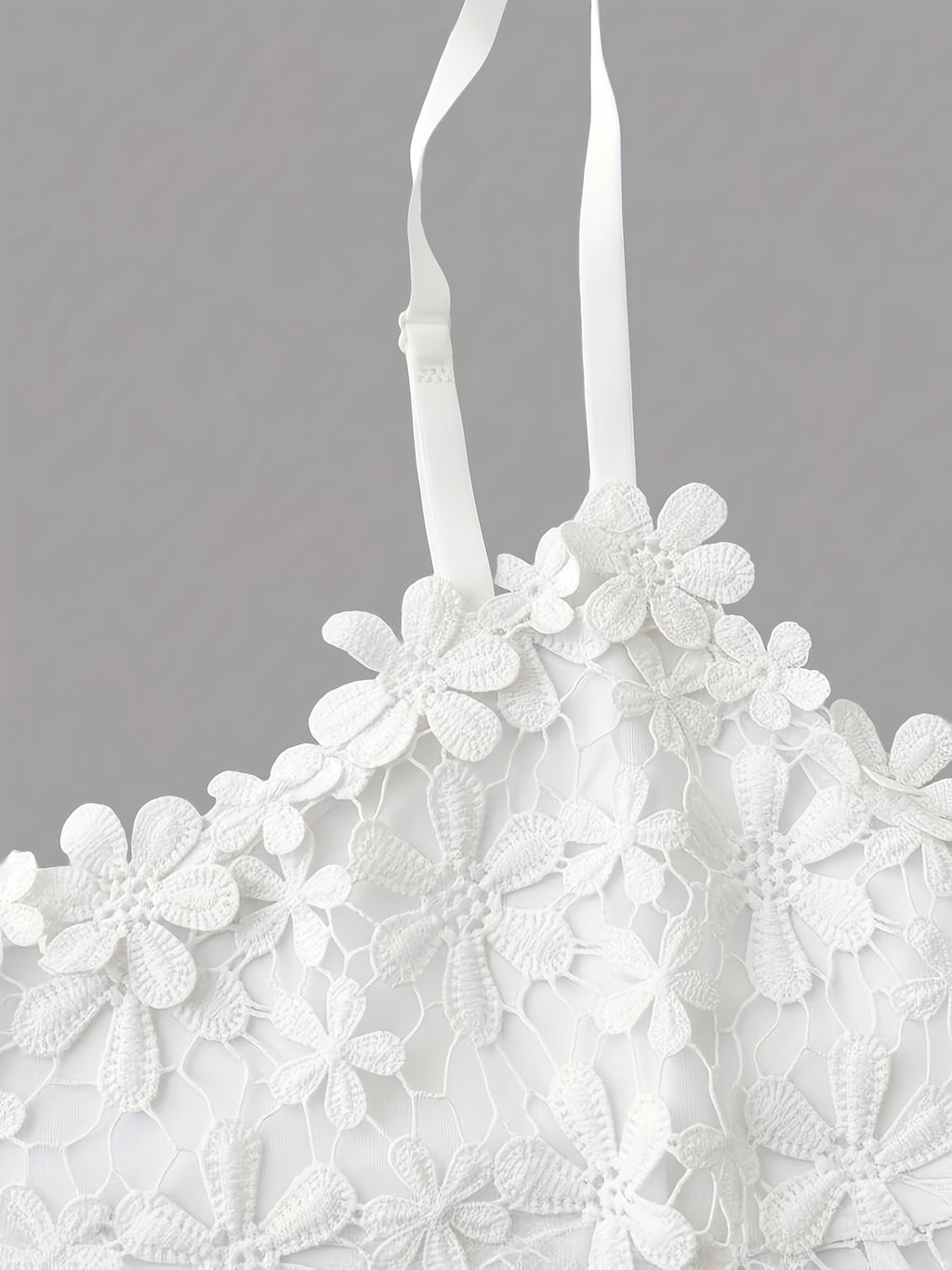 Body gainant grande taille en dentelle, encolure nette, effet ajouré, tissu opaque