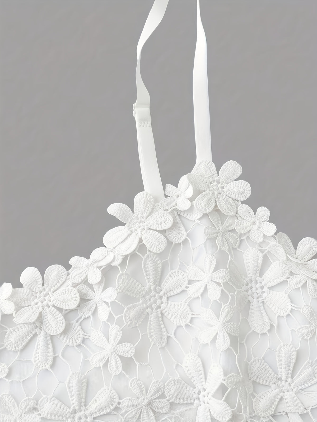 Body gainant grande taille en dentelle, encolure nette, effet ajouré, tissu opaque