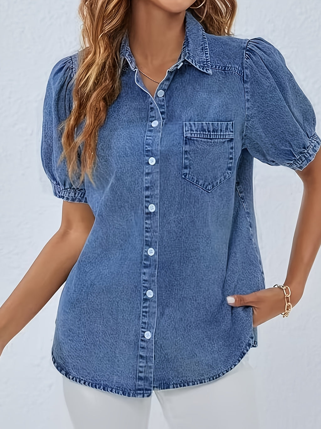 Chemise grande taille, col à revers, boutonnage, tenue franche, tissu opaque