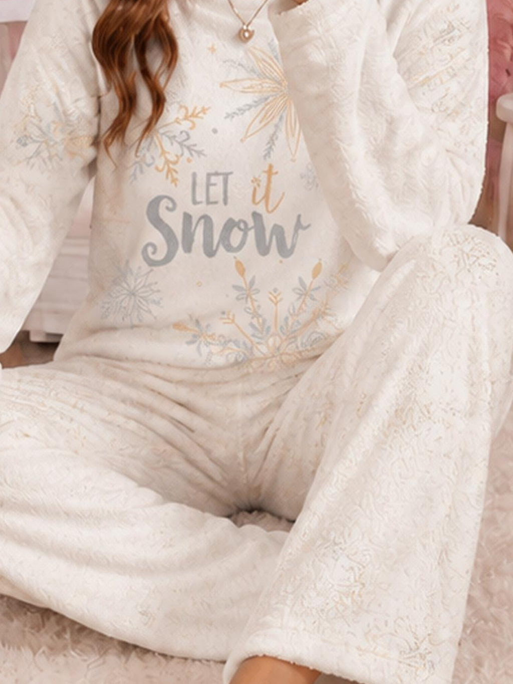 Pyjama grande taille, manches longues, allure vintage, porté de face
