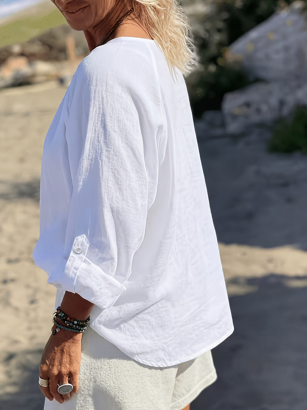 Top grande taille en lin, coupe oversize, tenue souple, vu de dos