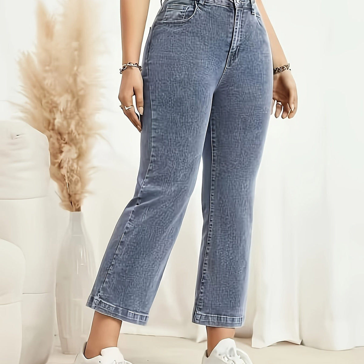 Jean grande taille, coupe oversize, tenue franche, jambe évasée — matière : denim Image