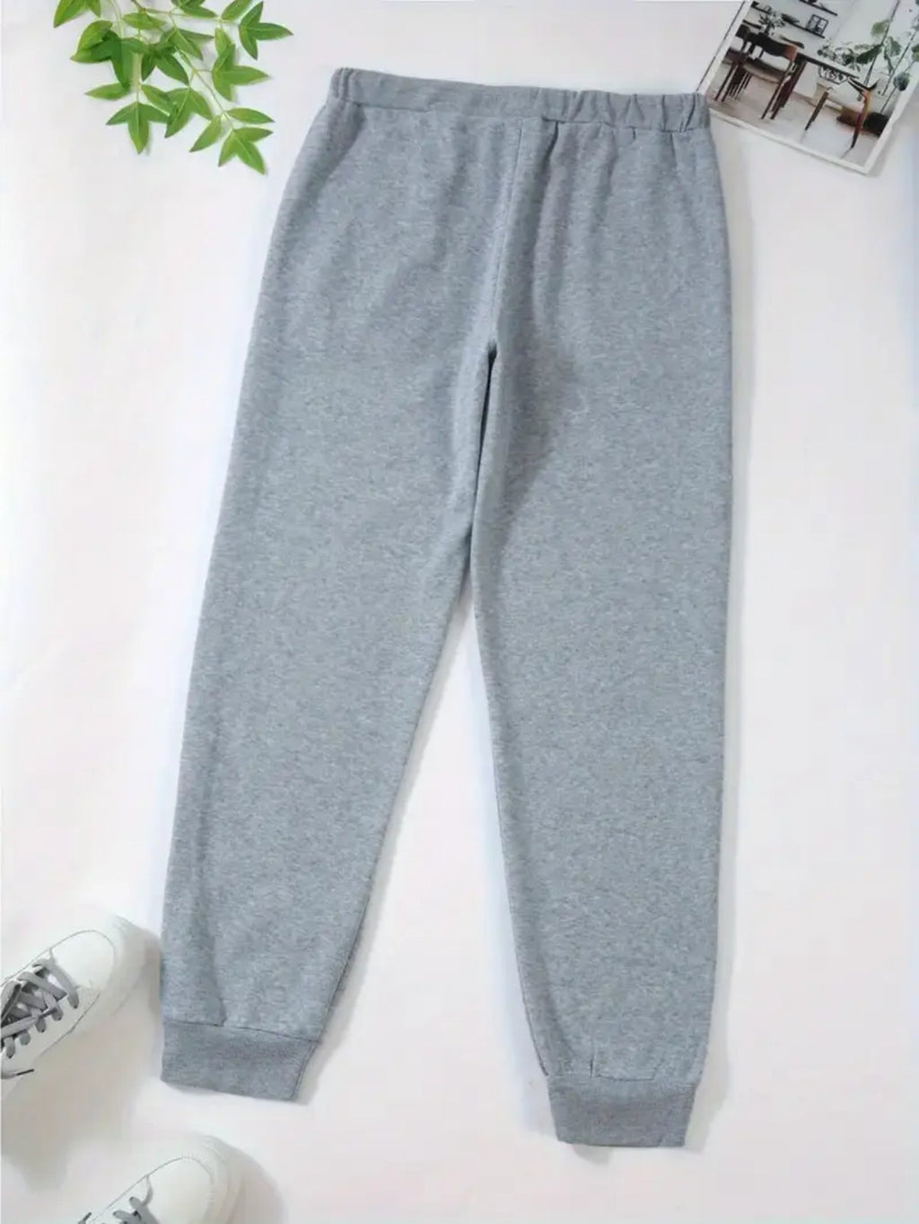 Pantalon grande taille, poches pratiques, vue de profil
