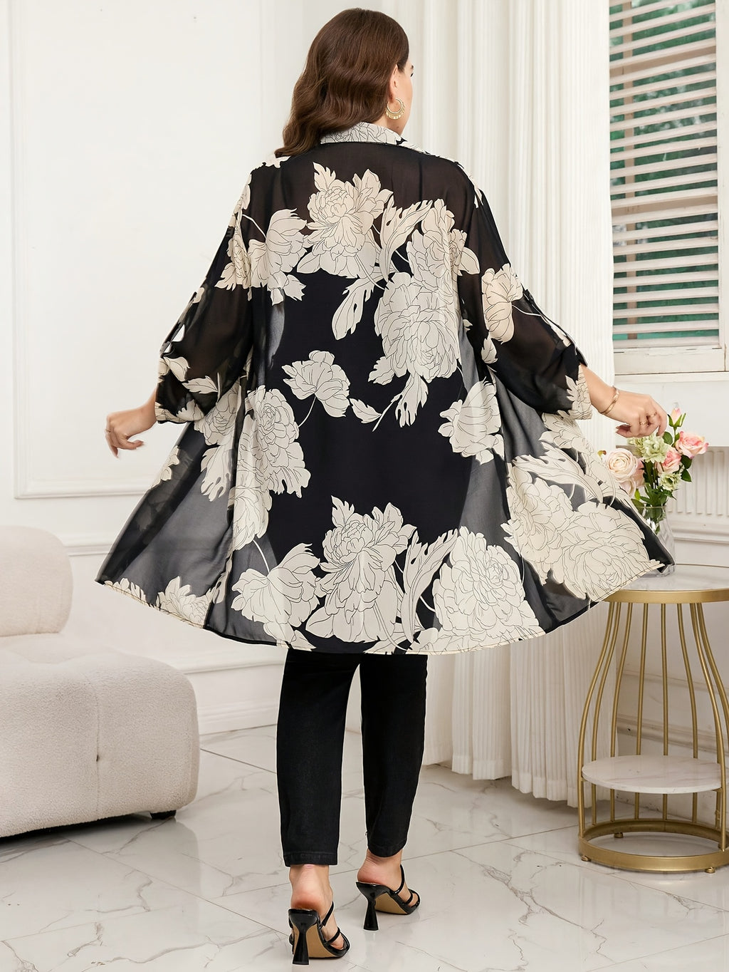 Chemise grande taille en soie, tombé fluide, porté de face