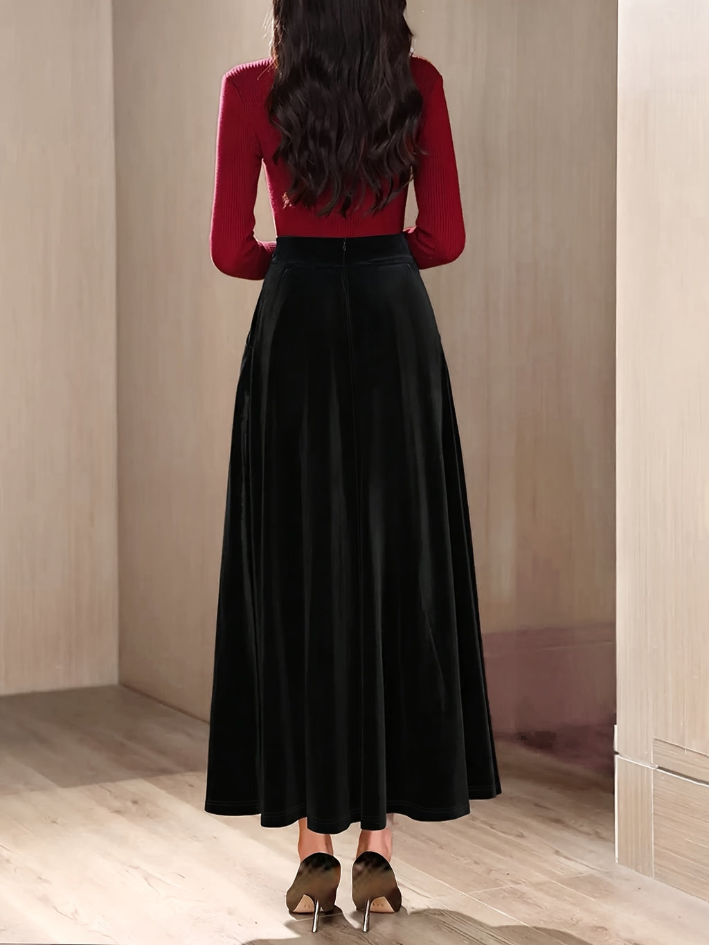 Robe grande taille en velours, coupe évasée, poches pratiques, toucher profond, vu de dos