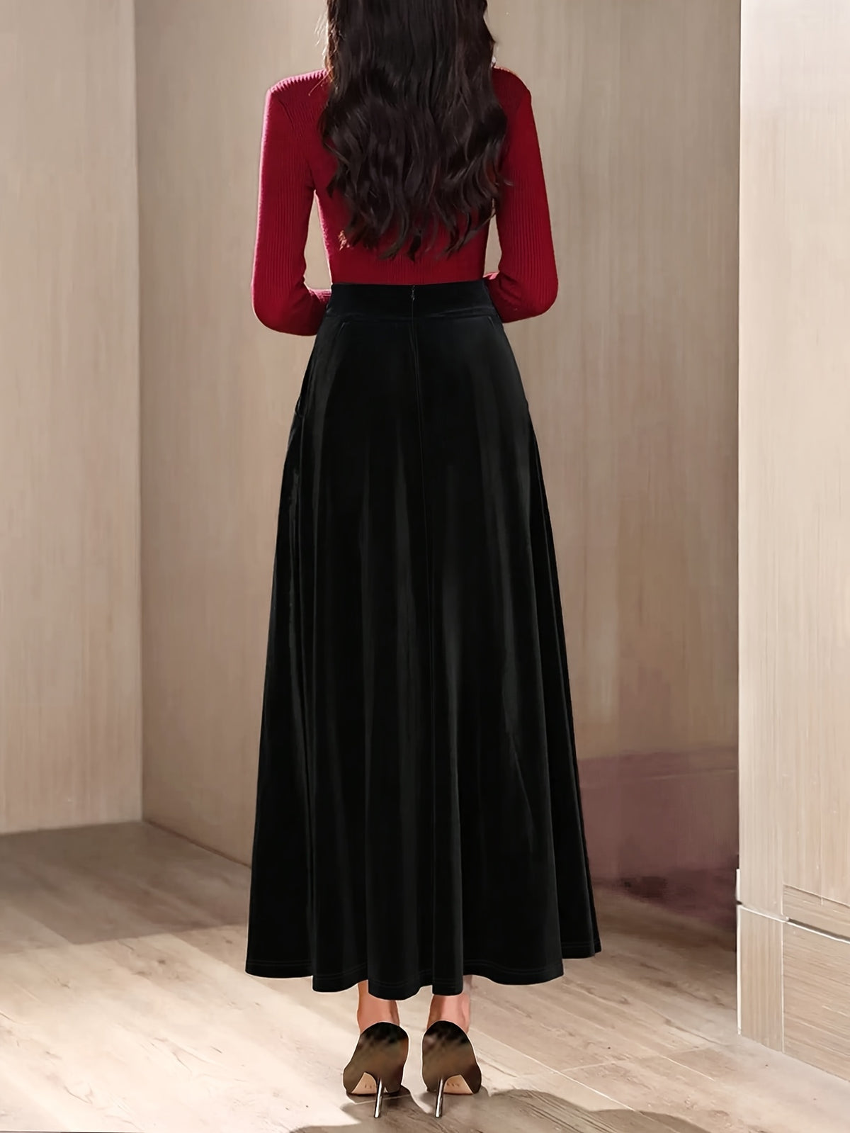 Robe grande taille en velours, coupe évasée, poches pratiques, toucher profond, vu de dos