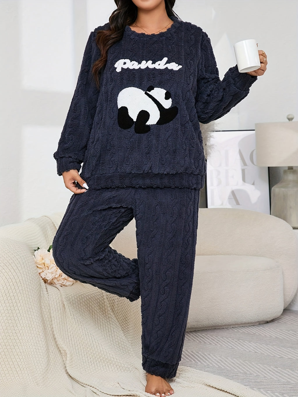 Pyjama grande taille à broderies, chaleur d'hiver, porté de face