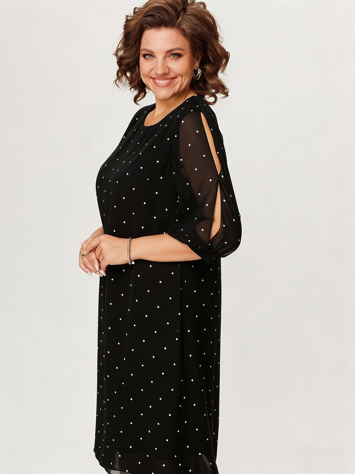 Robe courte grande taille — Voile à pois et manches fendues