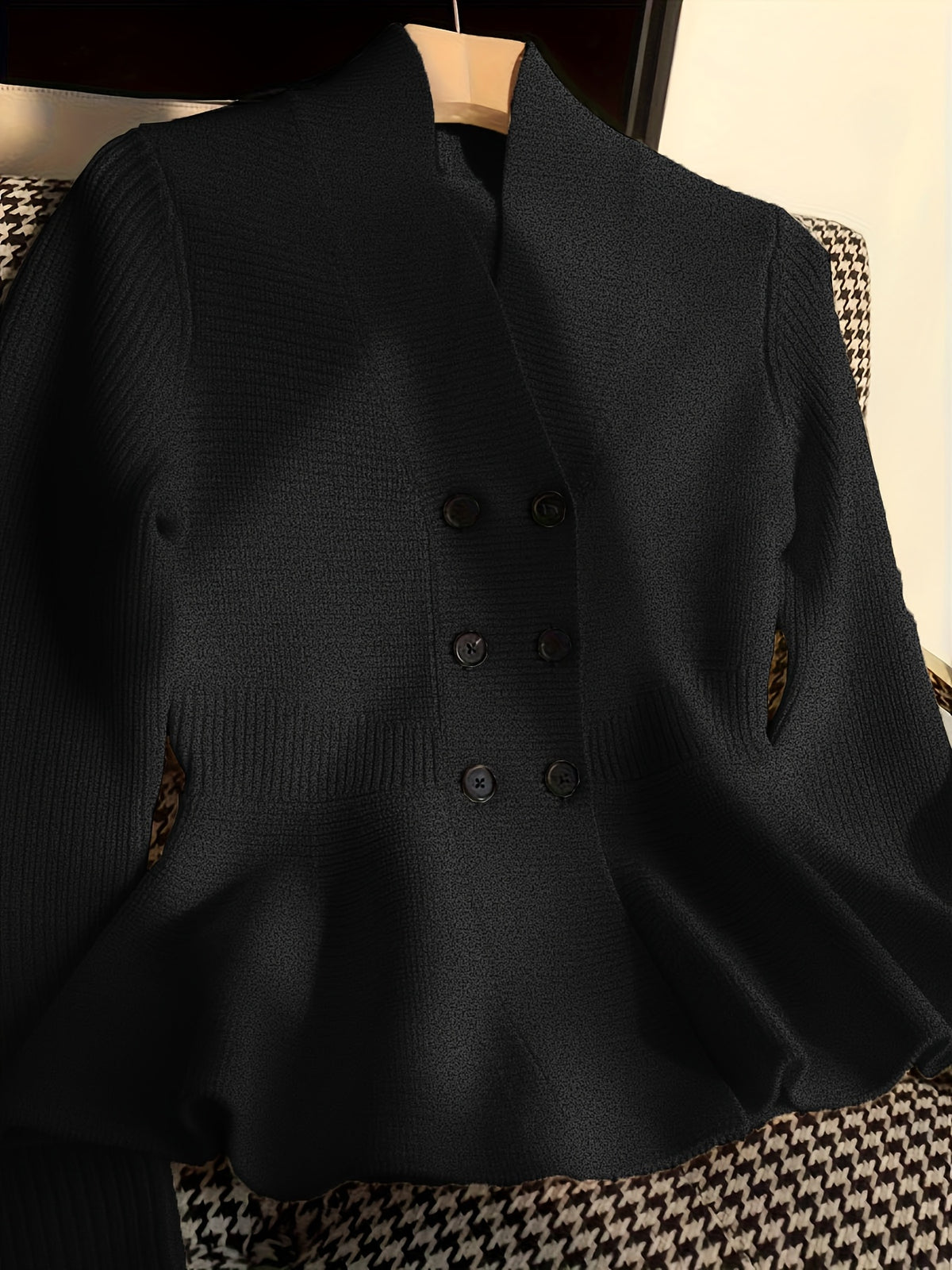 Cardigan grande taille, coupe ample, col V, tombé fluide, vue de profil