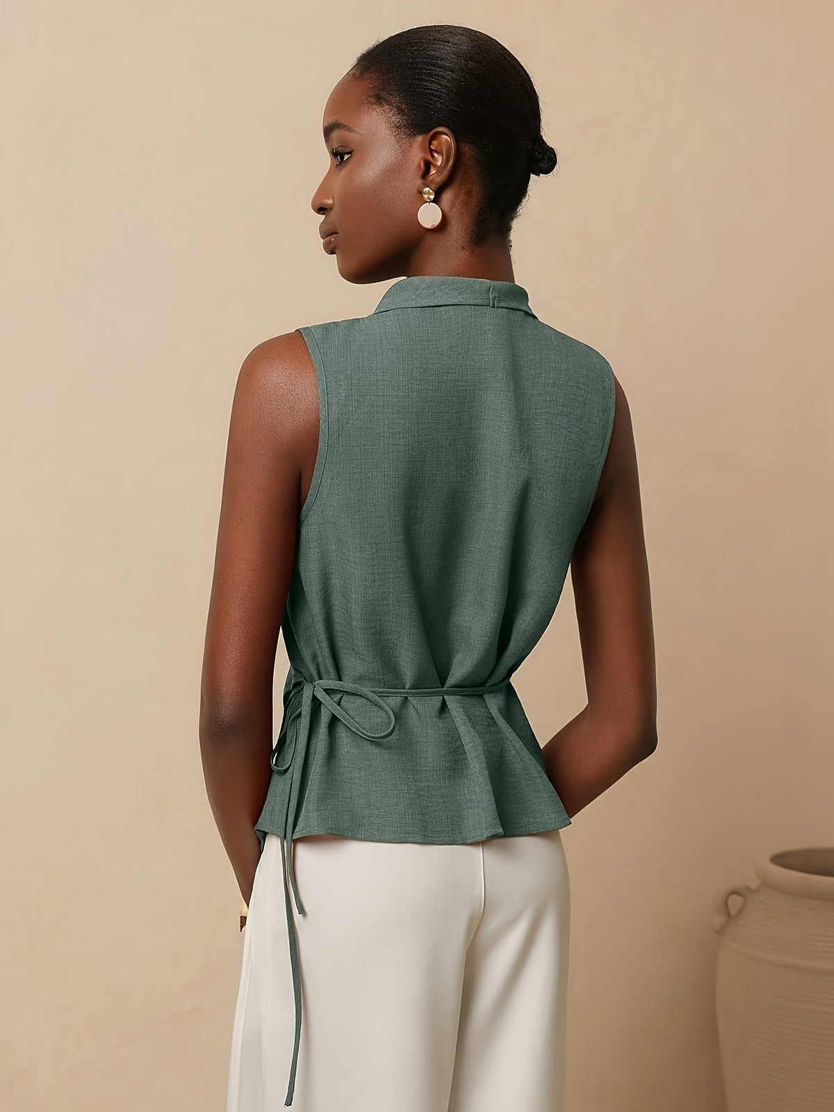 Chemise grande taille, col V, vu de dos