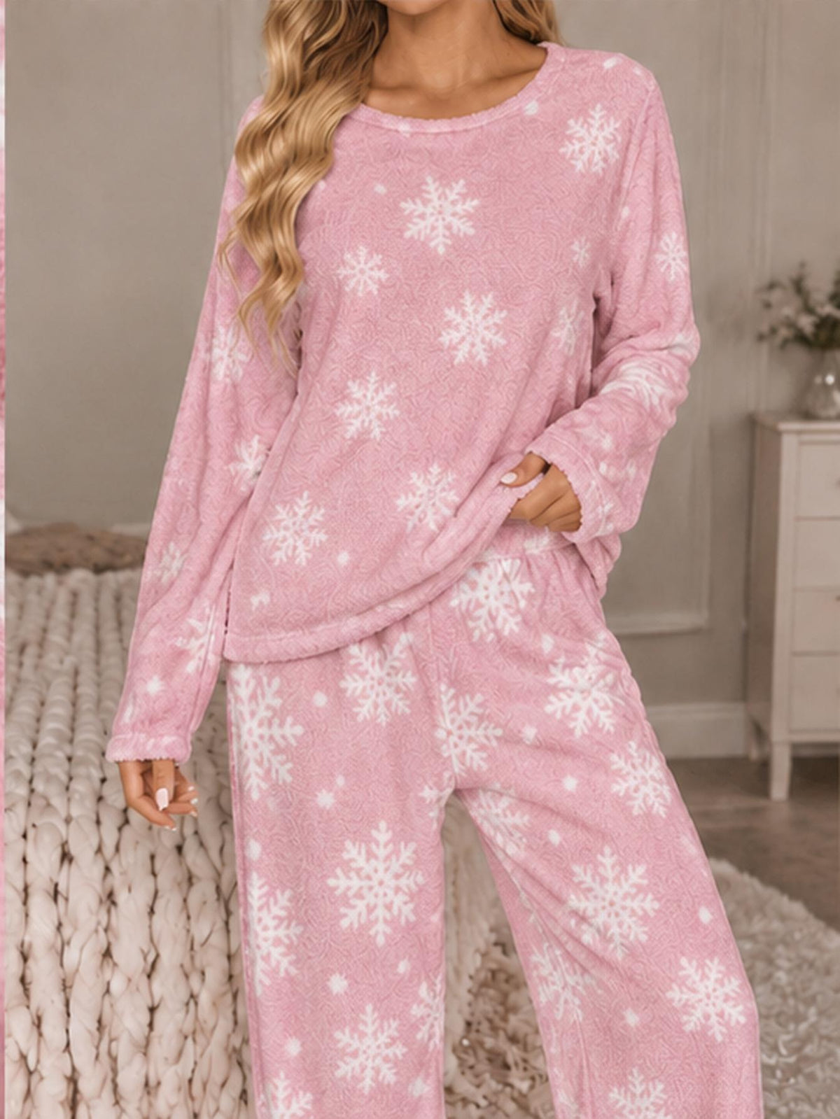 Pyjama grande taille, coupe ample, col rond, manches longues — composition : 70% Polyester, 30% Élasthanne
