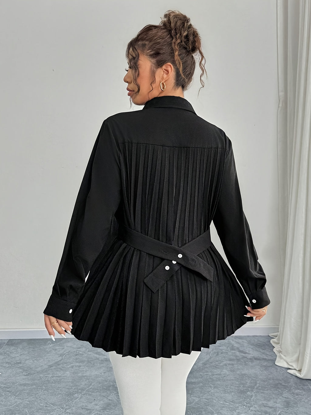 Chemise grande taille, col polo, détail du tissu