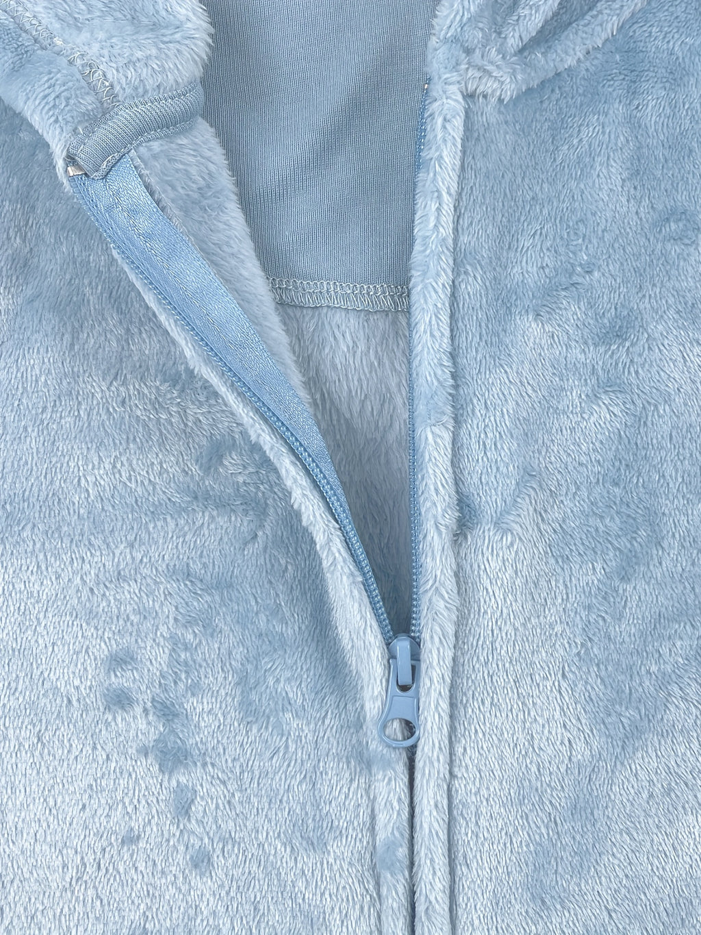 Combinaison grande taille, coupe oversize, capuche, chaleur d'hiver, vue de profil