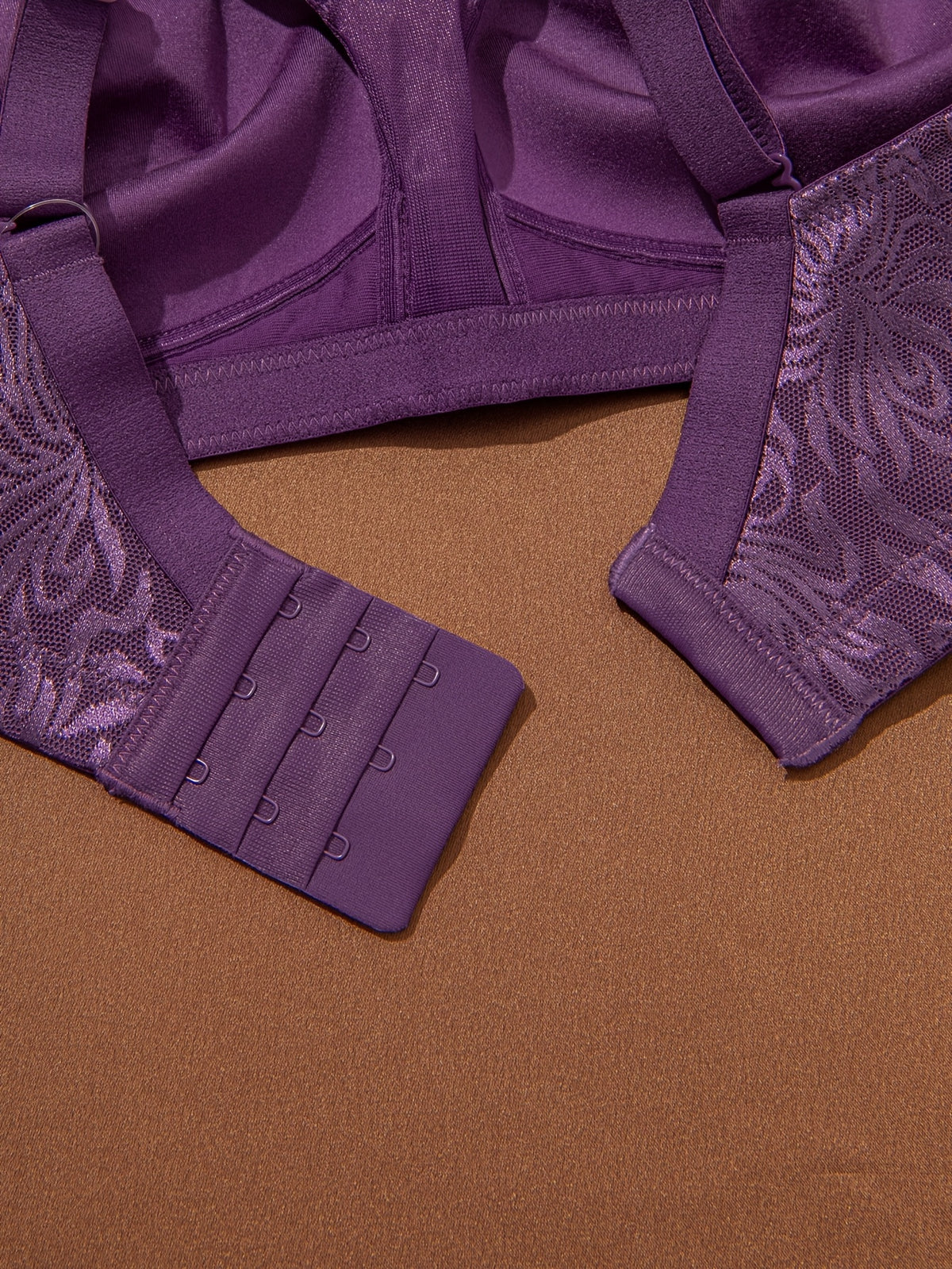 Soutien-gorge grande taille — Corolles tissées et feston
