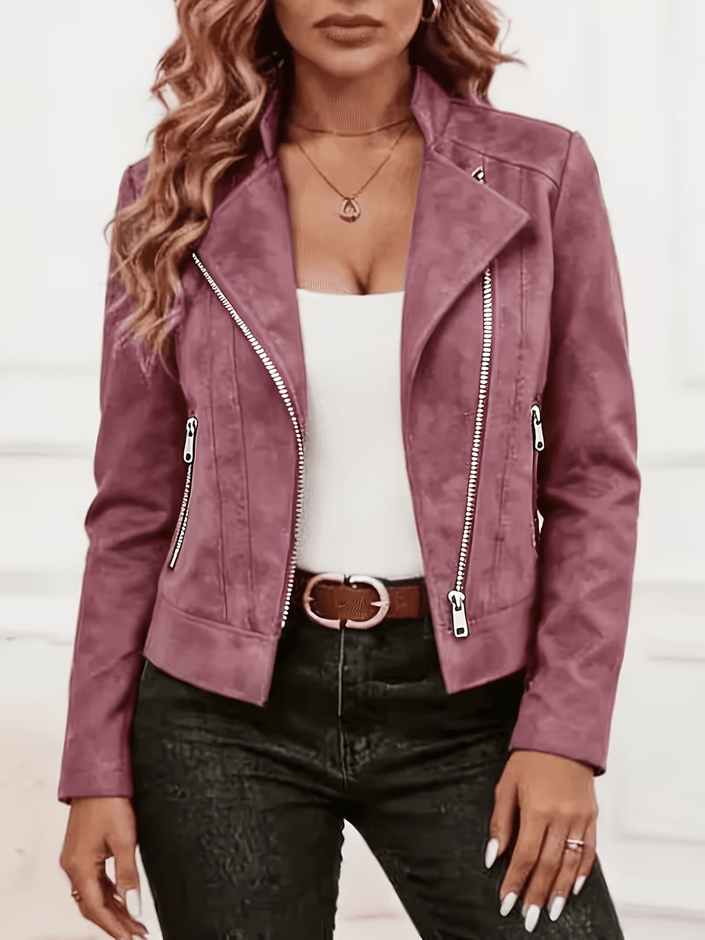 Manteau grande taille, coupe oversize, fermeture zippée, détail du col