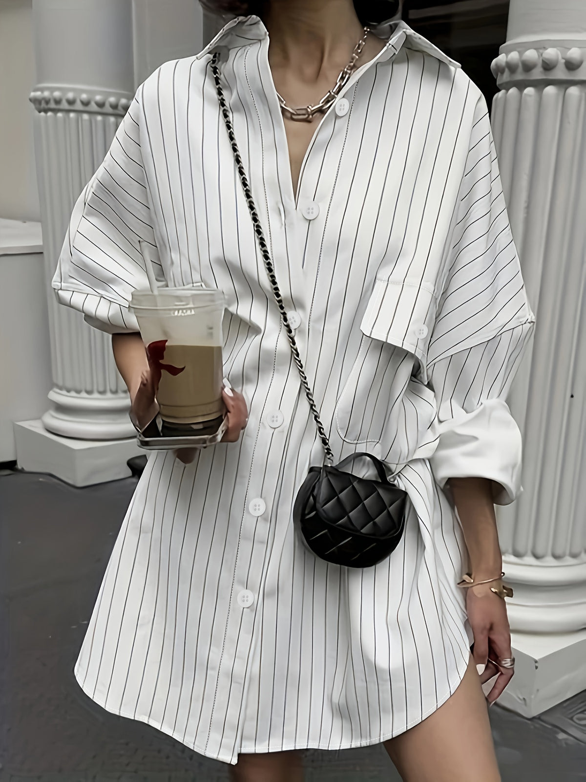 Chemise grande taille à rayures, coupe oversize, col à revers, poches plaquées, porté de face