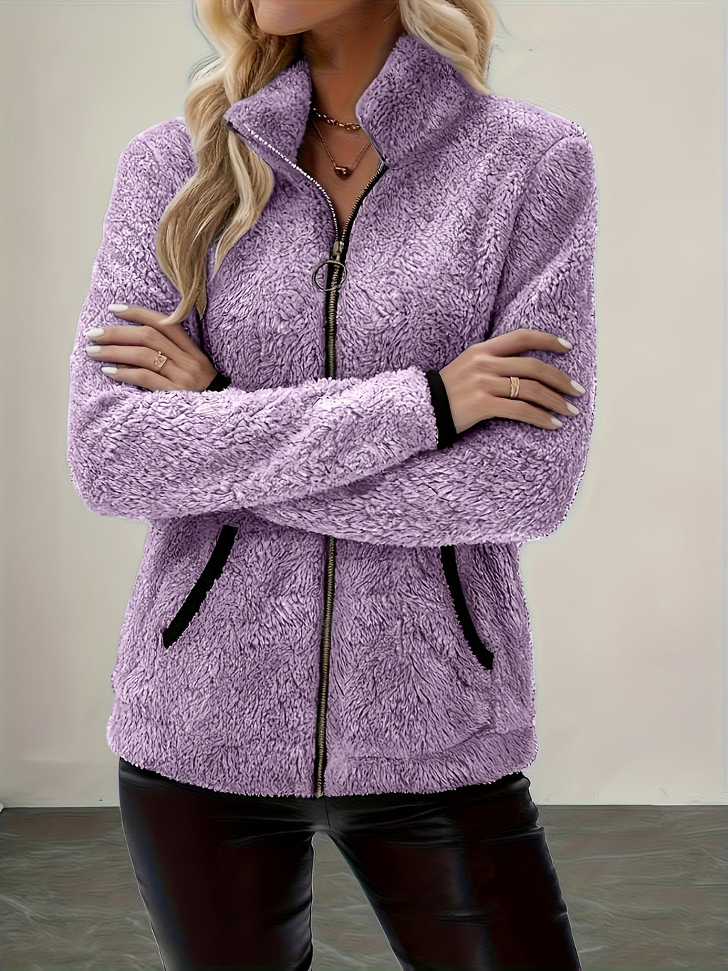 Veste grande taille, coupe ajustée, col montant, manches longues, vu de dos