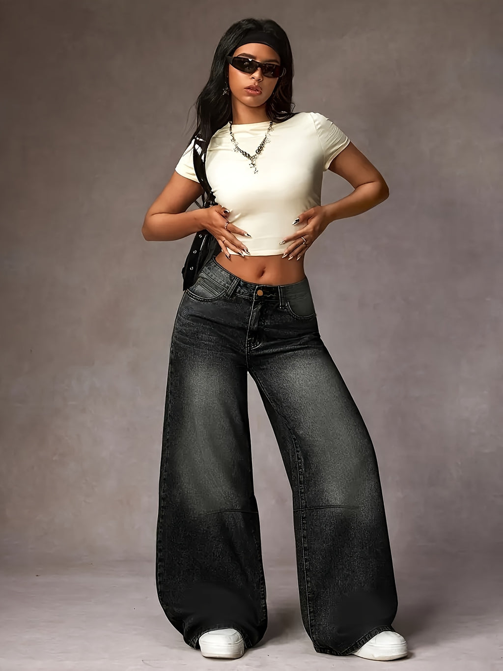 Pantalon grande taille, coupe droite, tenue franche, délavage, vu de dos