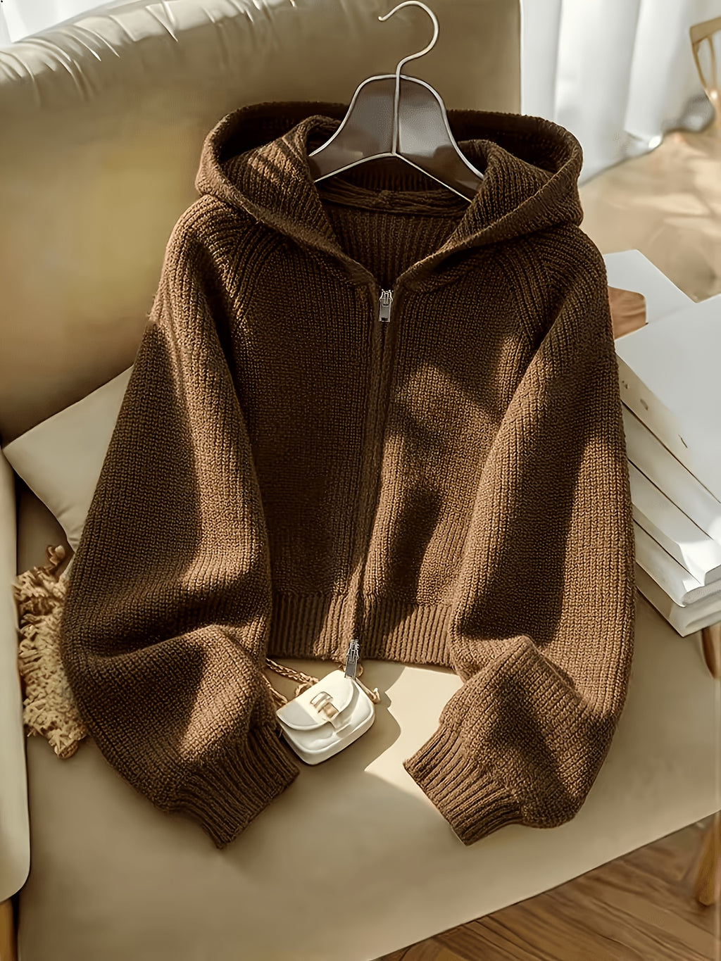 Pull grande taille, coupe oversize, fermeture zippée, capuche — composition : 100% Polyester