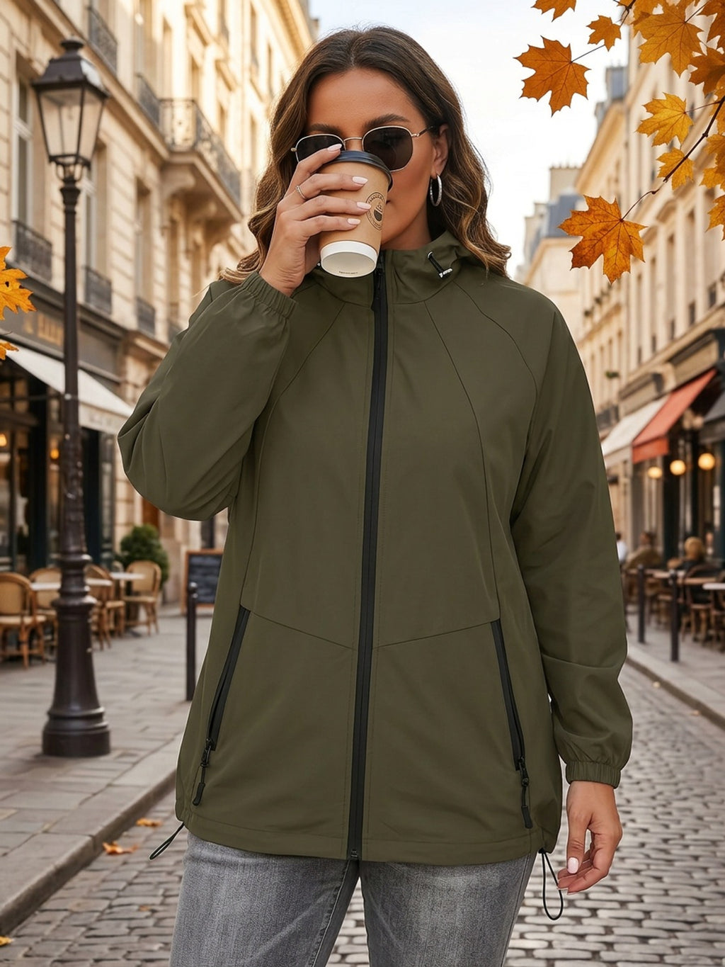 Manteau grande taille, fermeture zippée, esprit trench, mise en situation