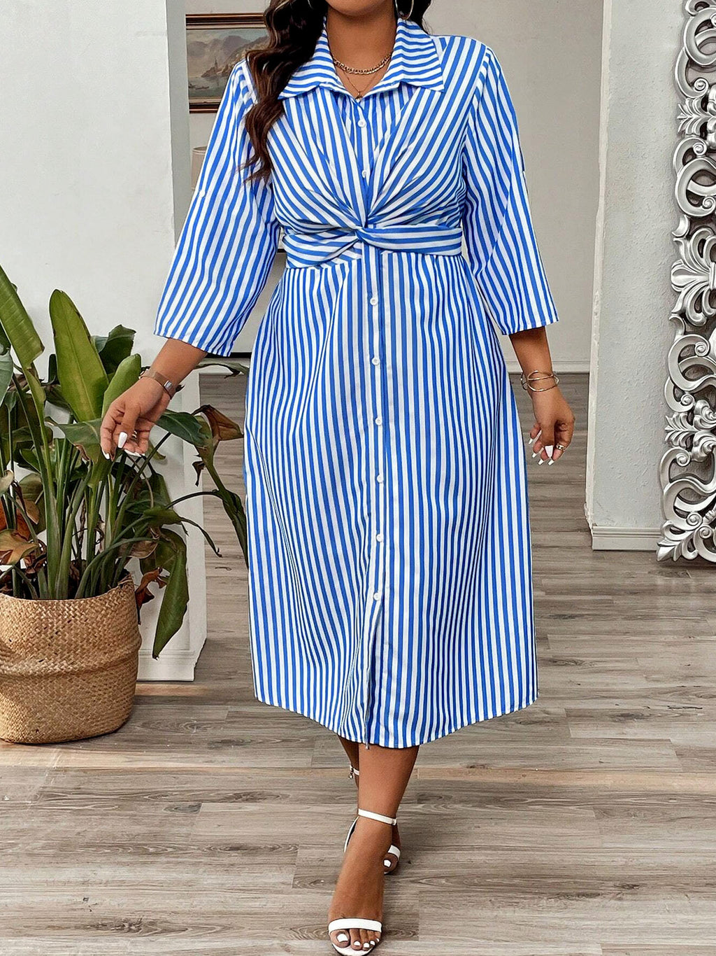 Robe grande taille à rayures, ceinture assortie, vu de dos