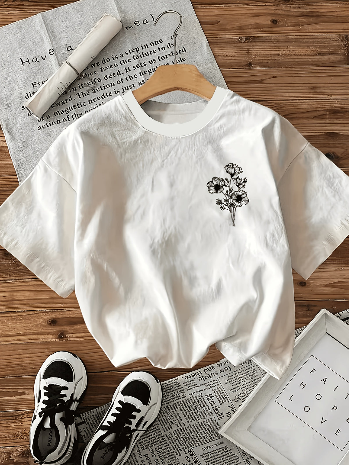 T-shirt grande taille à imprimé fleuri, coupe ample, gros plan