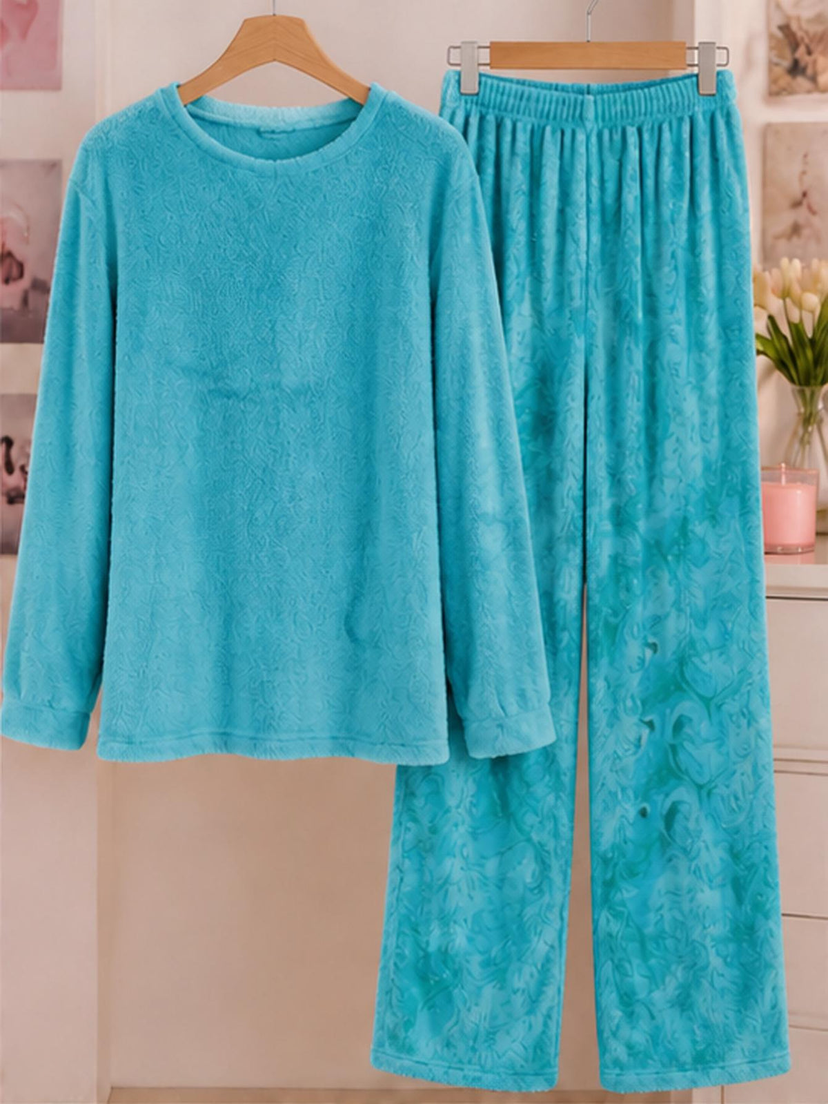 Pyjama grande taille, col rond, allure vintage — composition : 70% Polyester, 30% Élasthanne