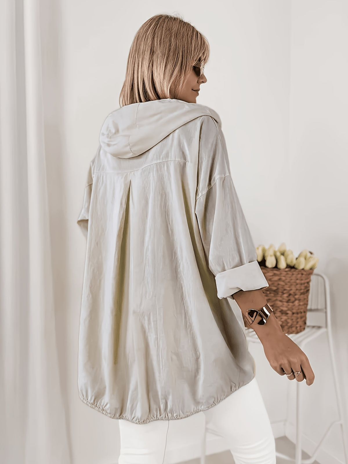 Veste grande taille, coupe oversize, capuche, tissu léger — composition : 100% Polyester