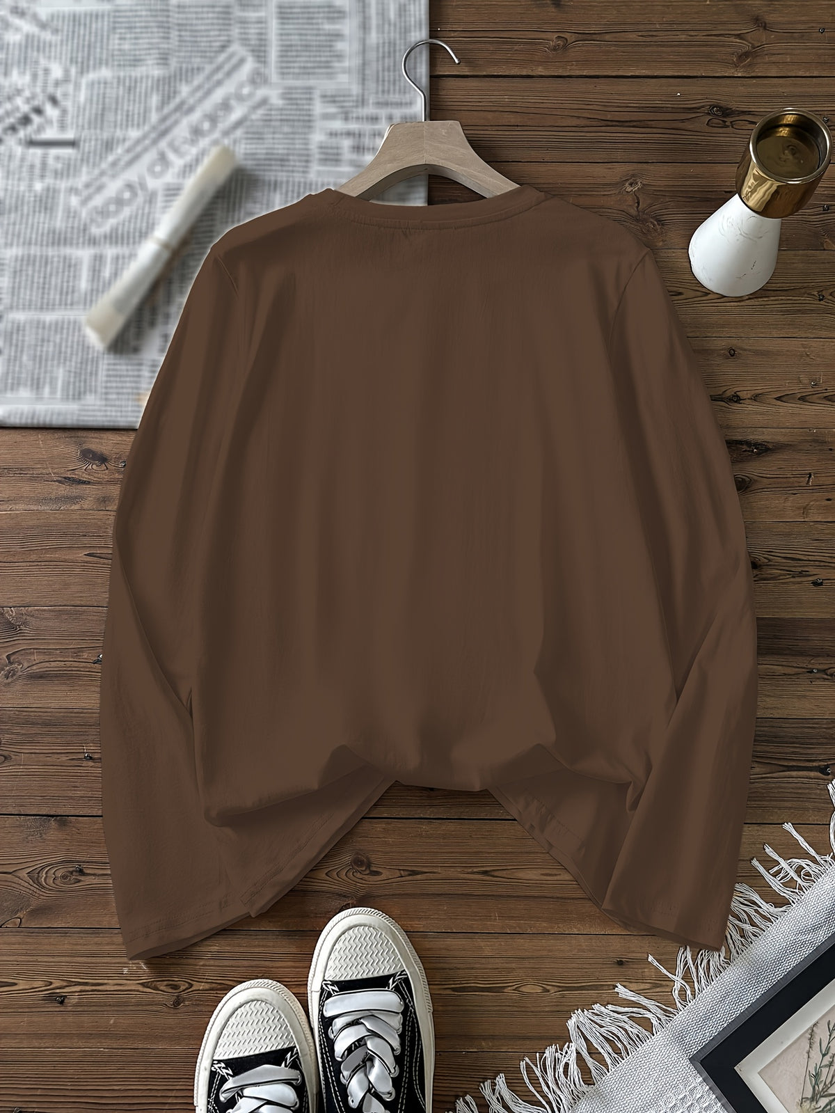 Top grande taille à imprimé fleuri, col V, manches longues, toucher naturel, détail du tissu
