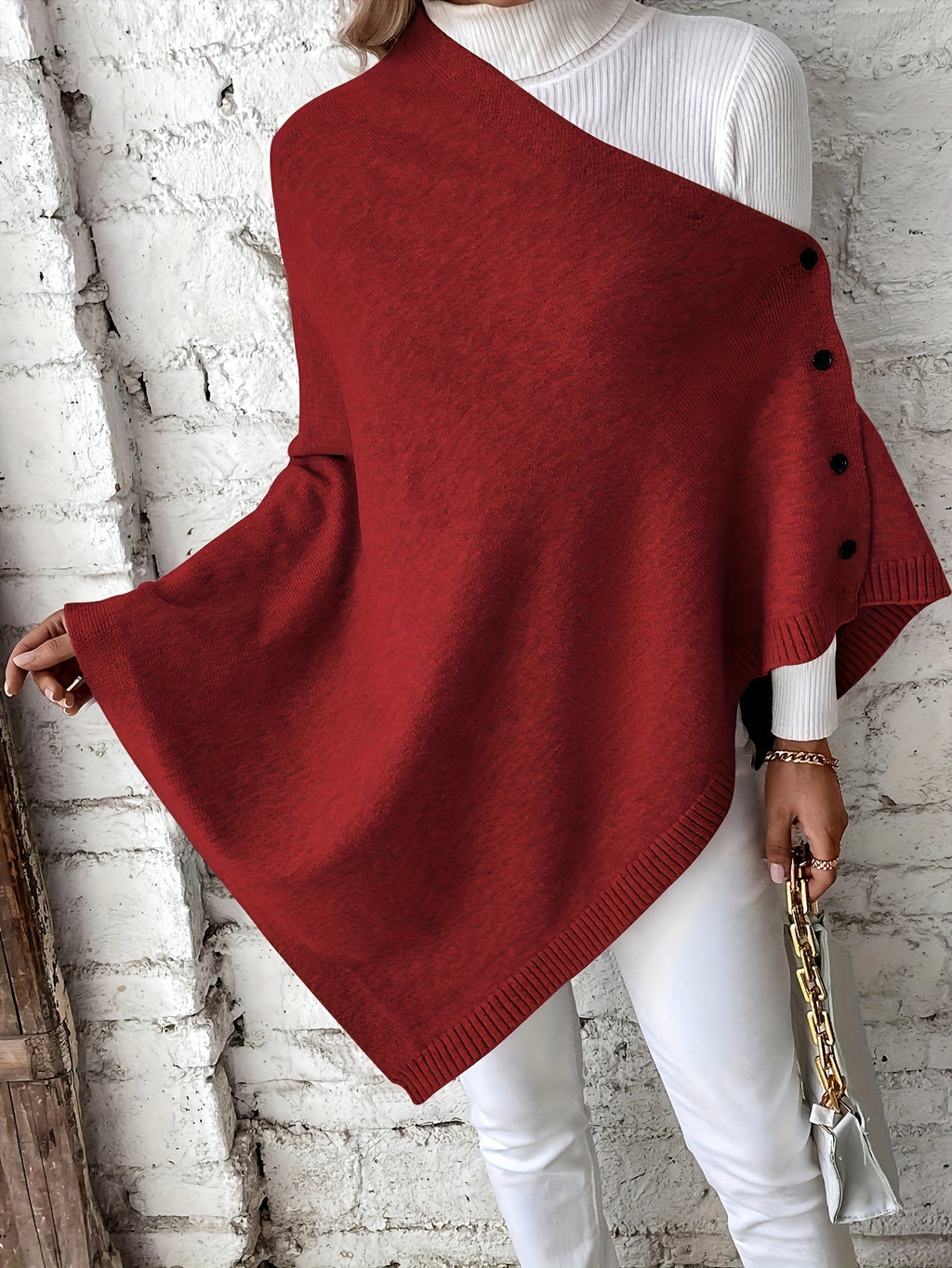 Pull grande taille, coupe oversize, épaules dénudées, mise en situation
