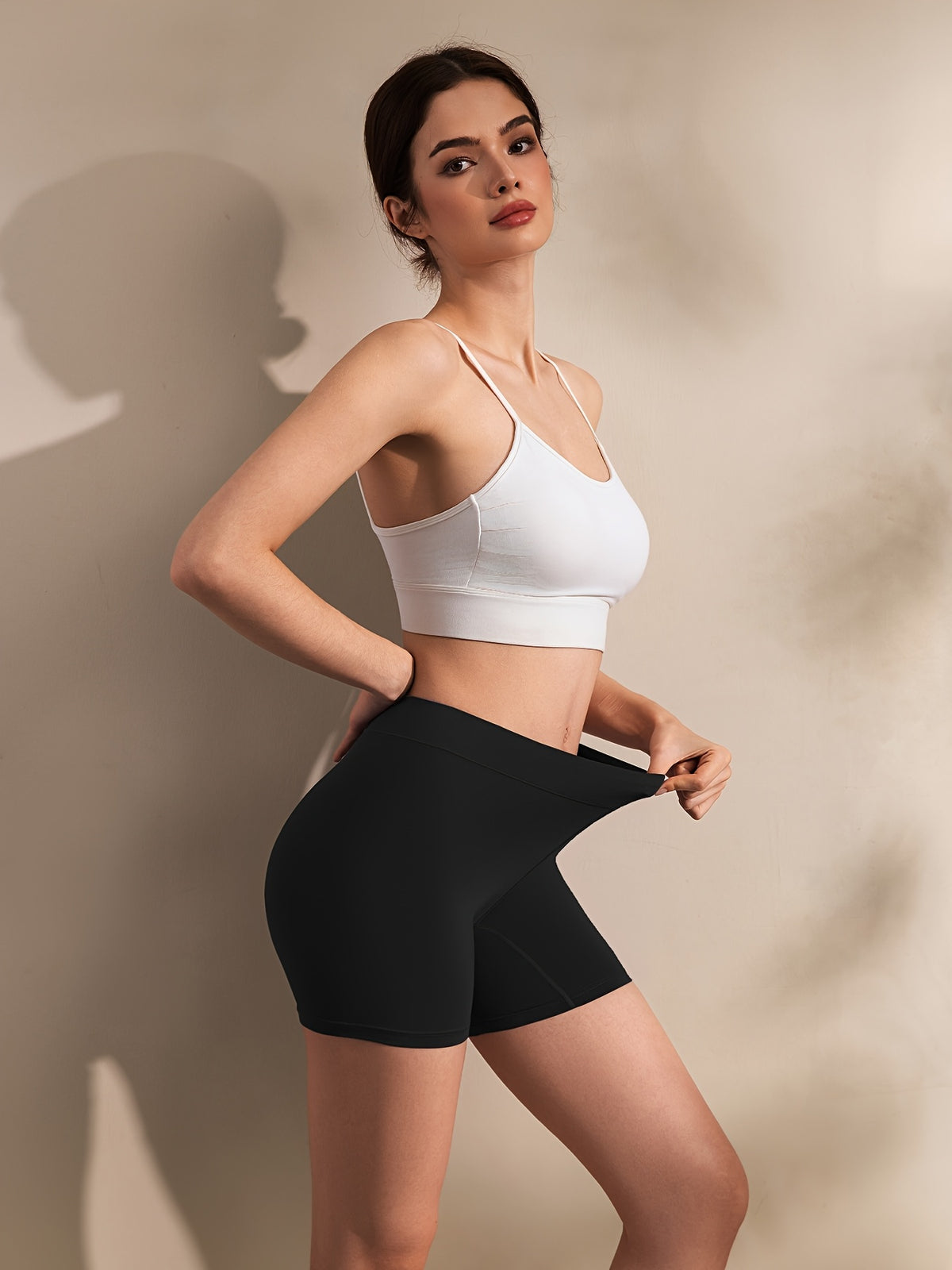 Culotte grande taille, tombé fluide, porté de face