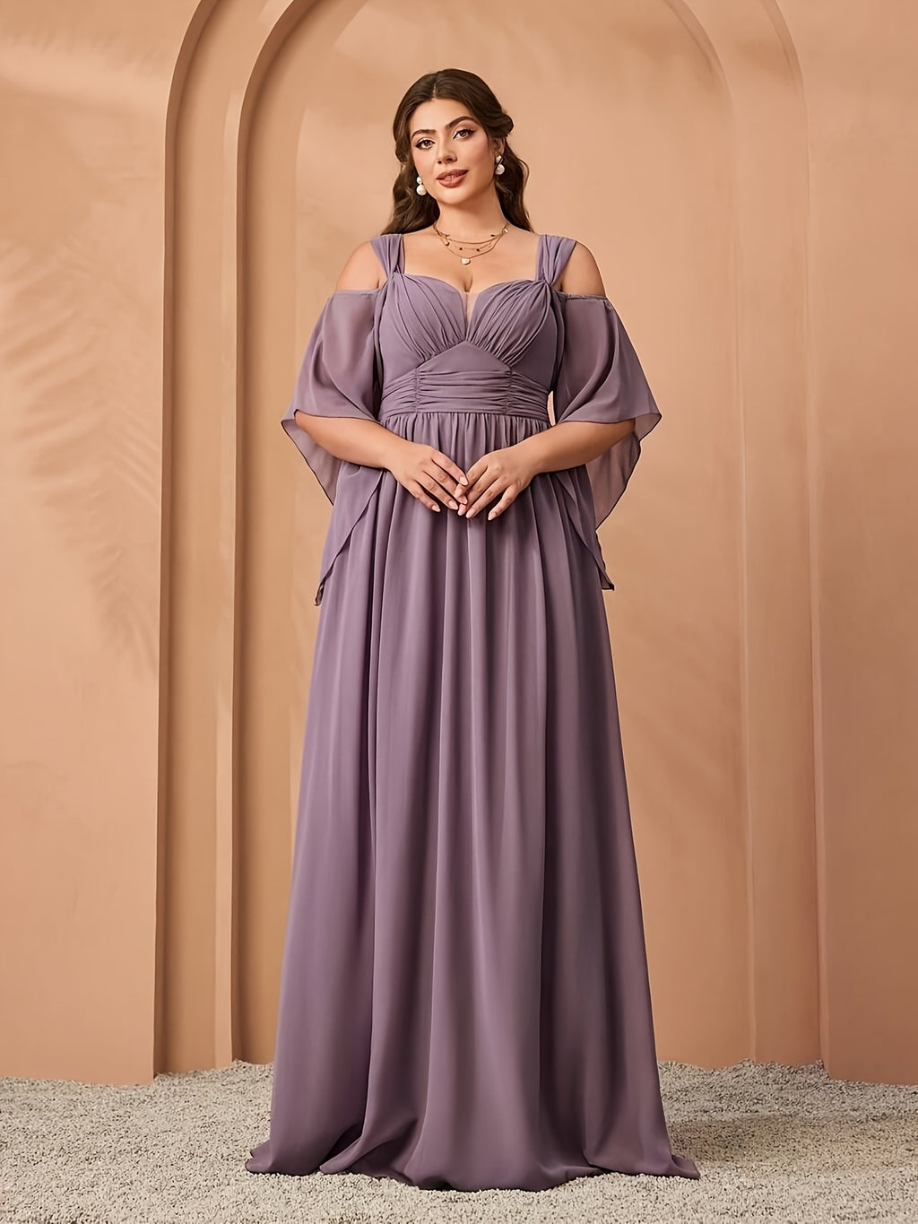 Robe longue grande taille — Vert sauge à manches cape fendues