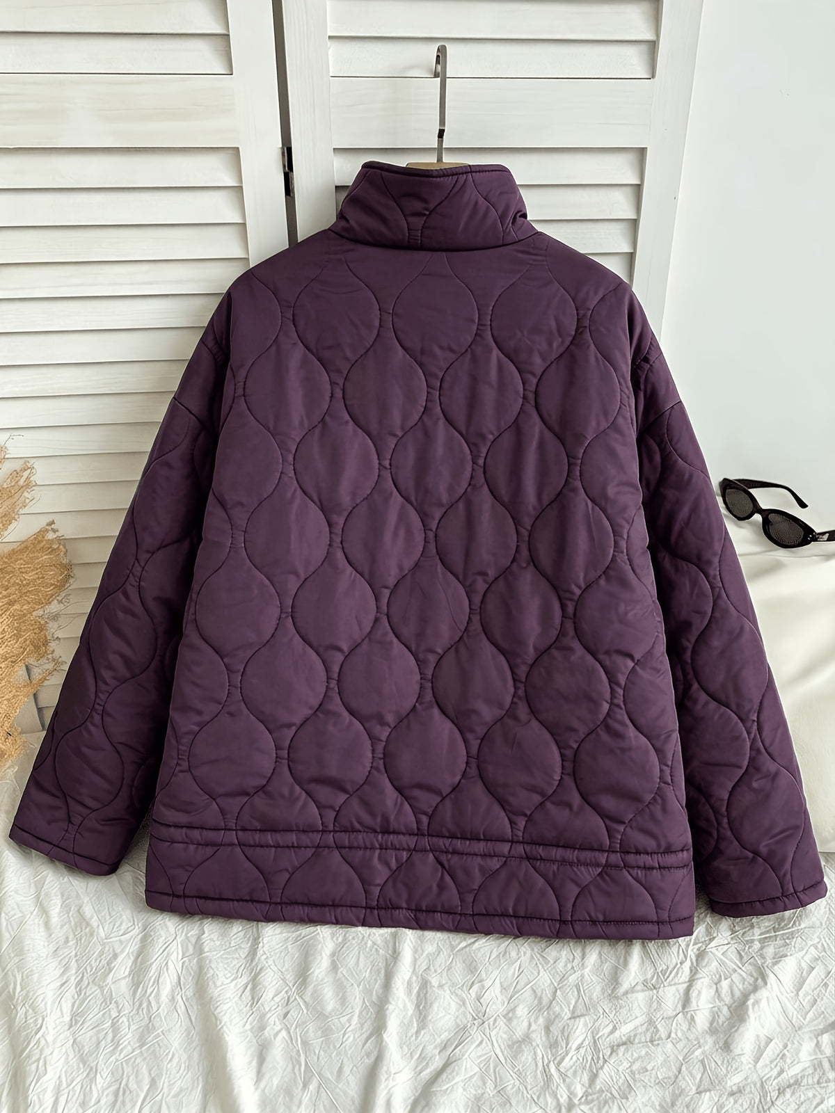 Manteau grande taille, fermeture zippée, matelassé, mise en situation
