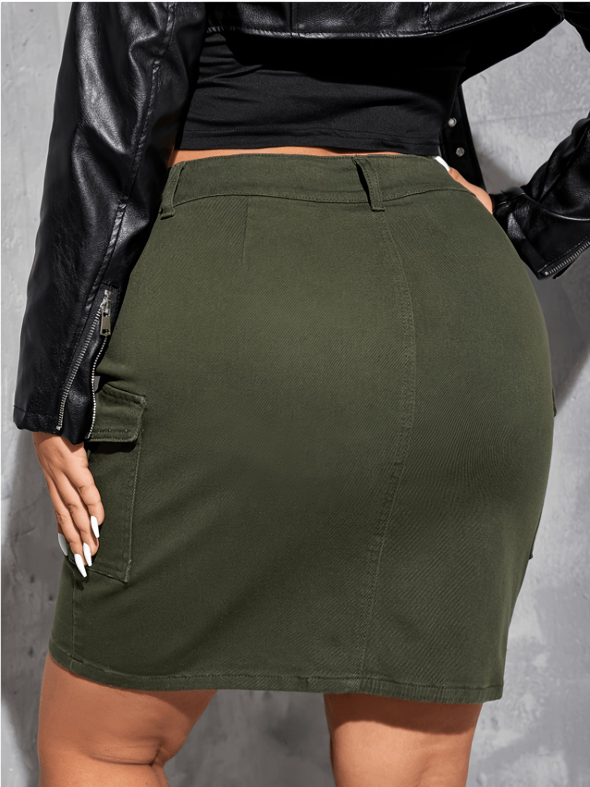Jupe grande taille, poches pratiques, tenue franche — composition : 65% Coton, 35% Polyester