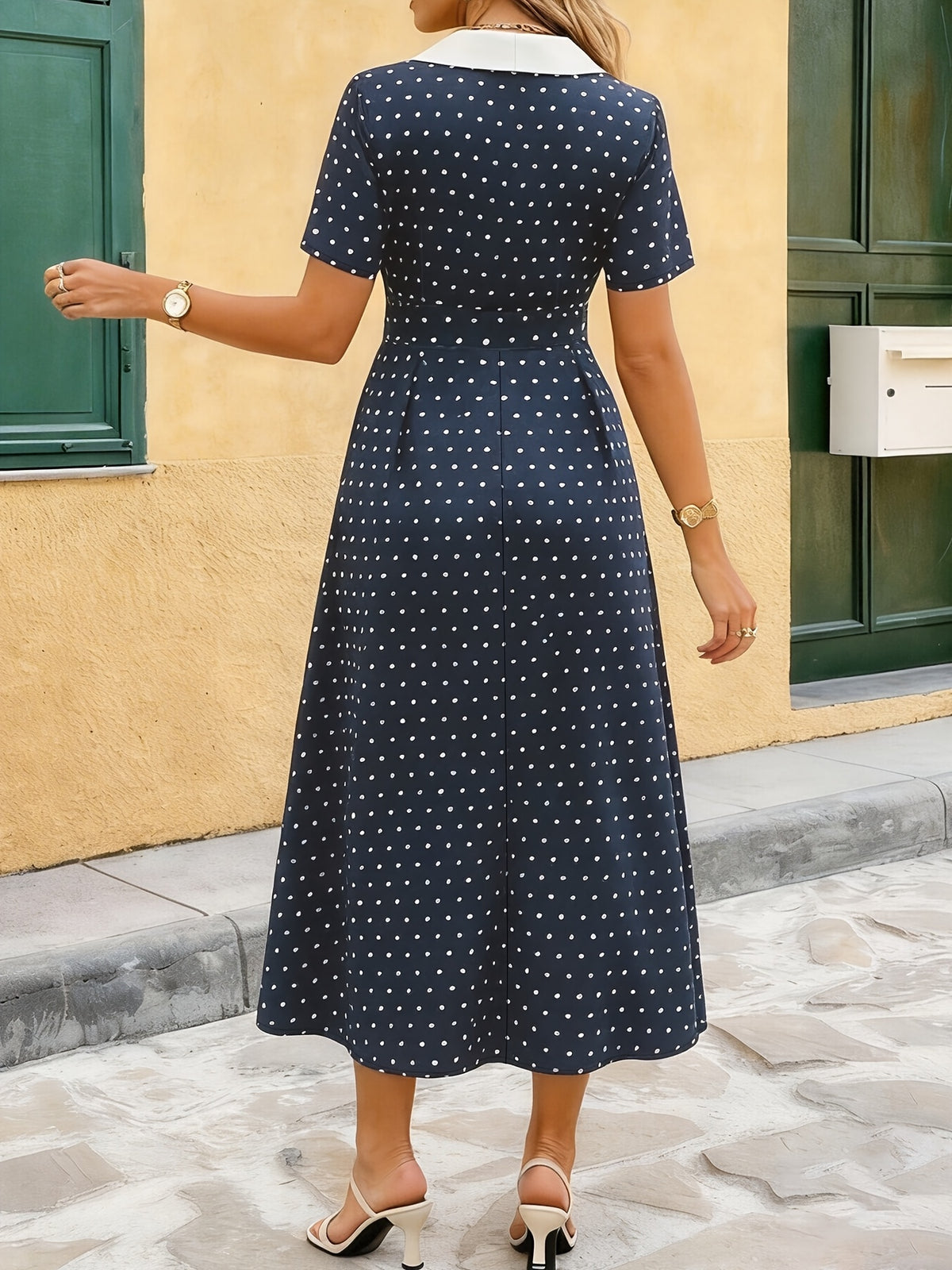 Robe midi grande taille — Imprimé à pois et revers blancs