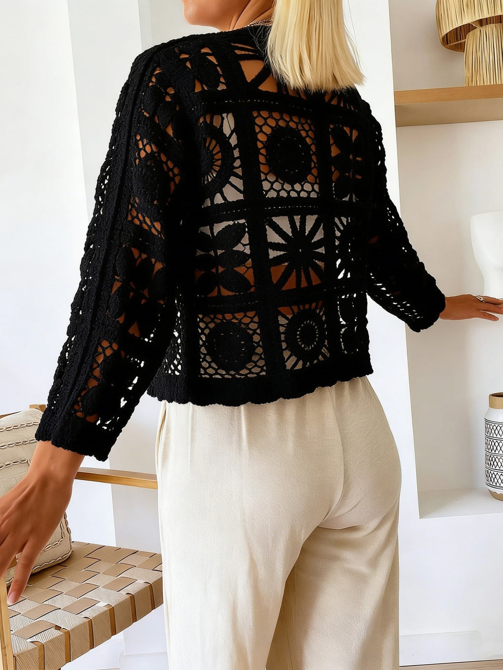 Cardigan grande taille en dentelle, détail ajouré, mise en situation