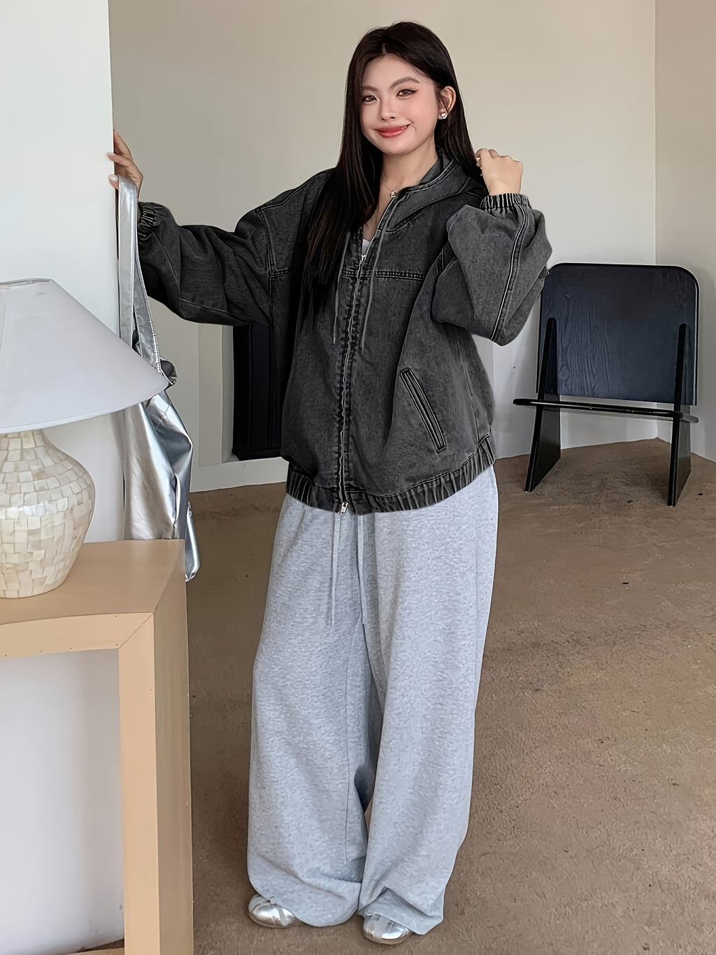 Veste grande taille, coupe ample, capuche, tenue franche, tissu opaque