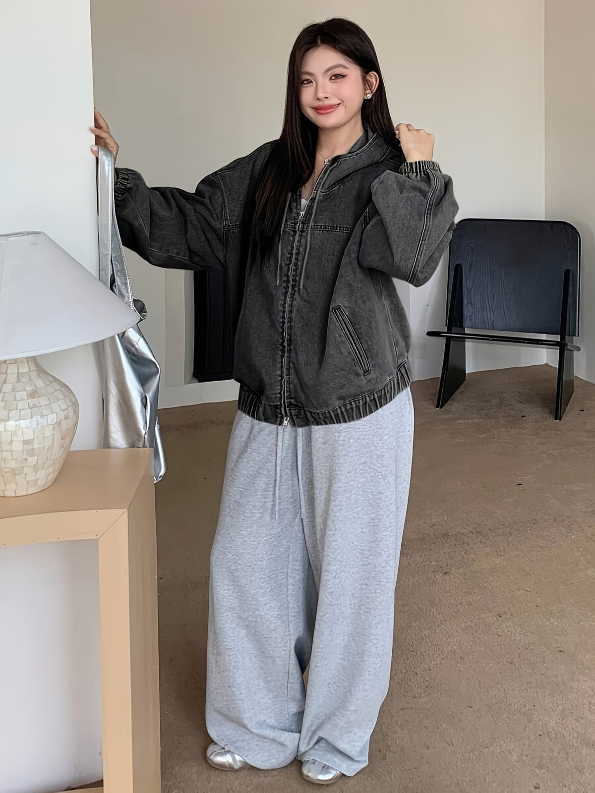 Veste grande taille, coupe ample, capuche, tenue franche, tissu opaque