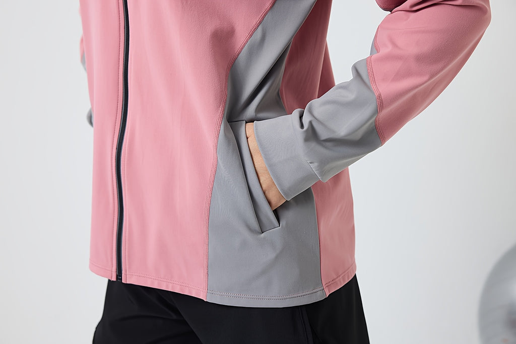 Veste grande taille, coupe ample, manches longues, détail du tissu