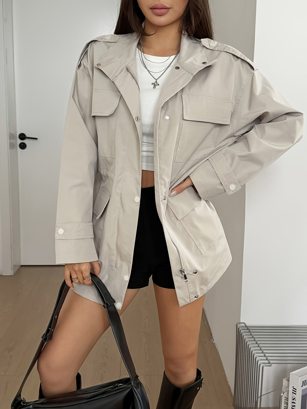 Manteau grande taille, coupe ample, manches longues, tissu opaque