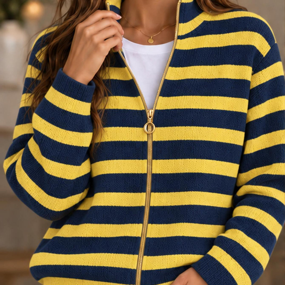Veste grande taille à rayures, coupe oversize, col rond, fermeture zippée — matière : polyester