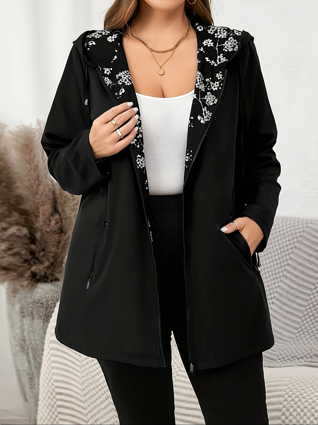 Veste grande taille, capuche, poches plaquées, esprit décontracté — composition : 100% Polyester
