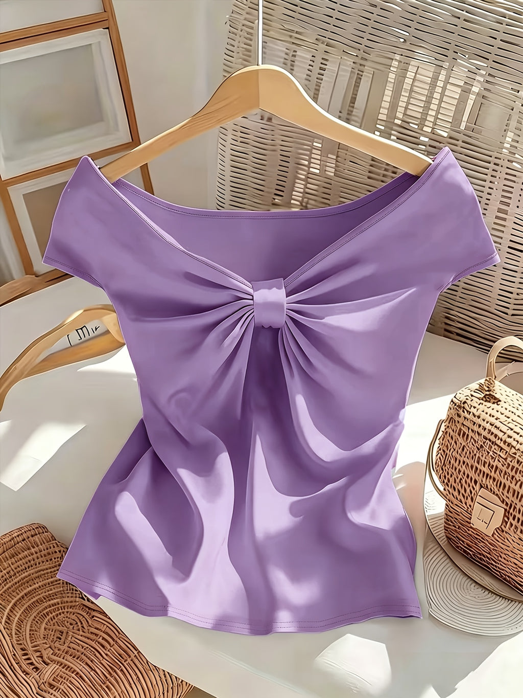 T-shirt grande taille, épaules dénudées, manches courtes, détail du tissu