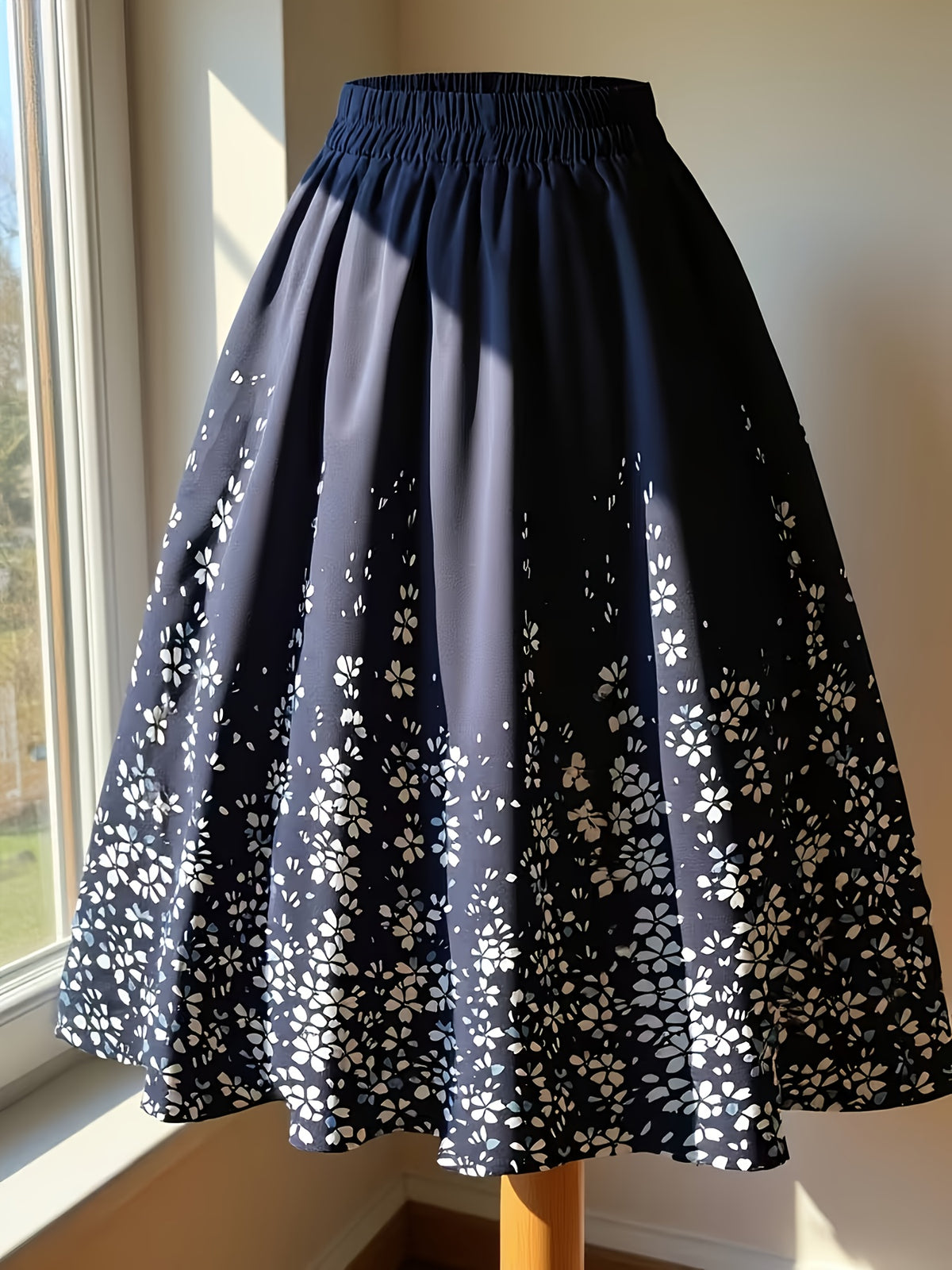 Jupe grande taille à imprimé fleuri, coupe droite, jambe large, vue de profil