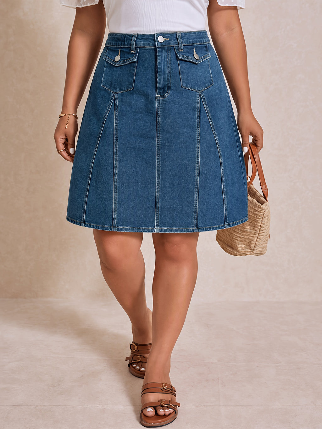 Jupe grande taille, coupe oversize, tenue franche, esprit sportif, tissu opaque